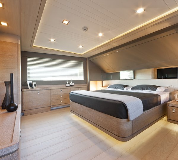 33m Crescendo Navetta Ziacanaia Yacht - Master Suite