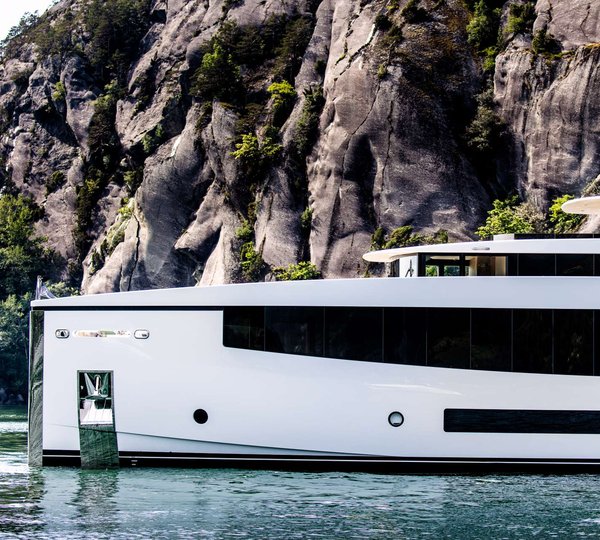 34m M:YMoon Sand Too - Copyright Feadship