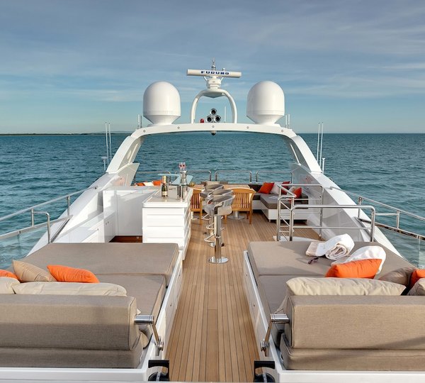 4 Mangusta 132 Superyacht - Sunpads