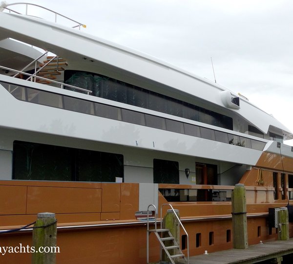 55m Heesen AZAMANTA Yacht - side view - Photo by Dutchmegayachts