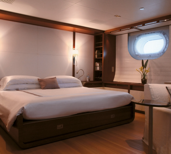 56m sailing yacht Rosehearty - suite