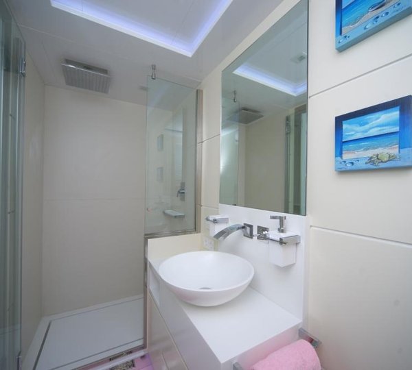 89ft superyacht Irie Man - Bathroom
