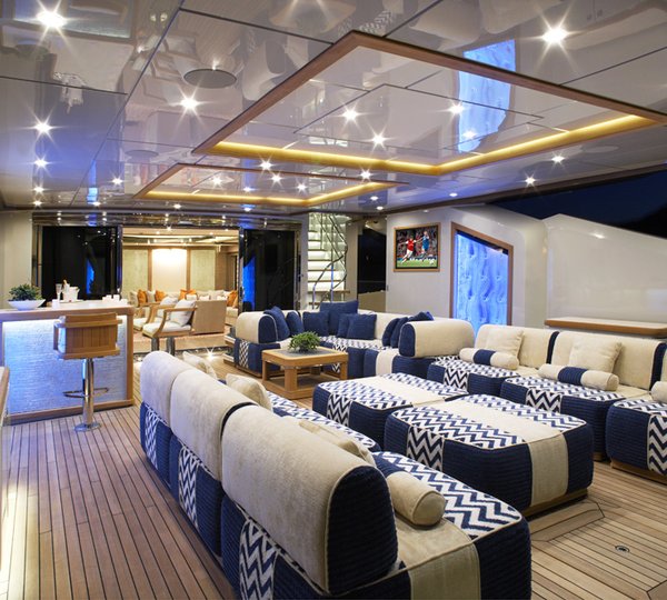 9 Palmer Johnson PJ210 yacht Lady M - Main Deck
