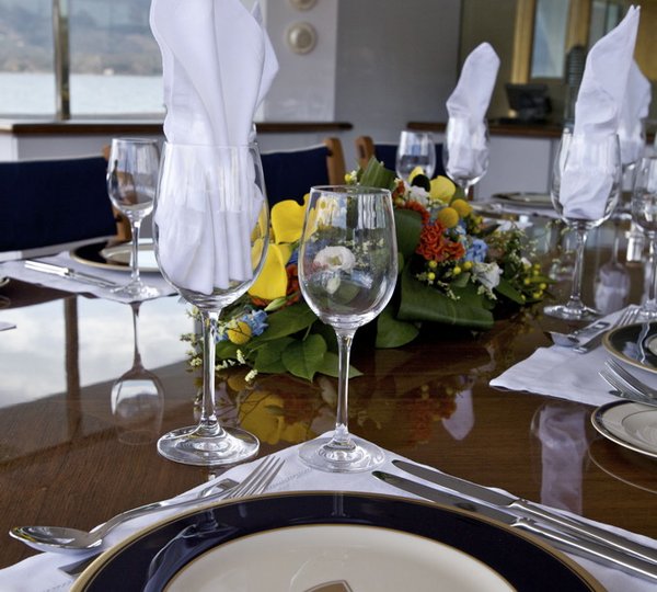 ACHILLIES - Dining Detail