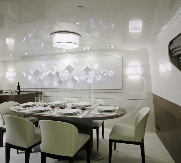 AD5 superyacht Dining