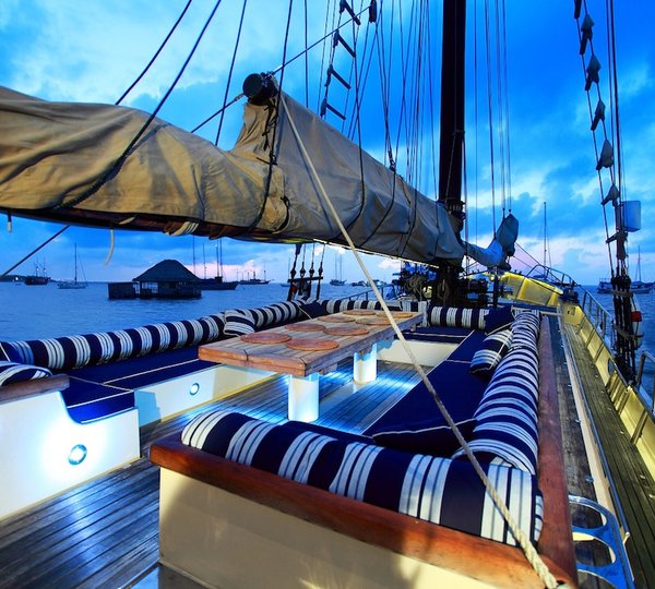 ADELAAR - Alfresco dining