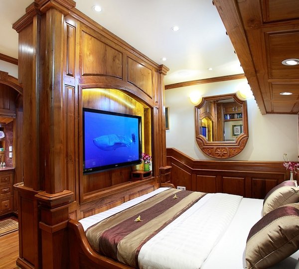 ADELAAR - Master view with head