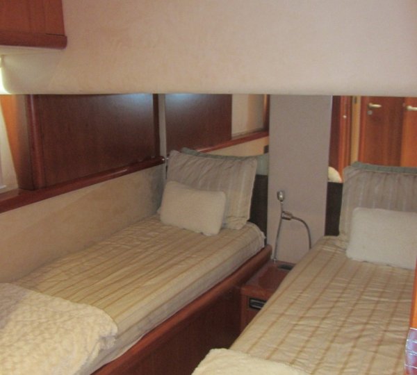 AGUILA -  Twin Cabin
