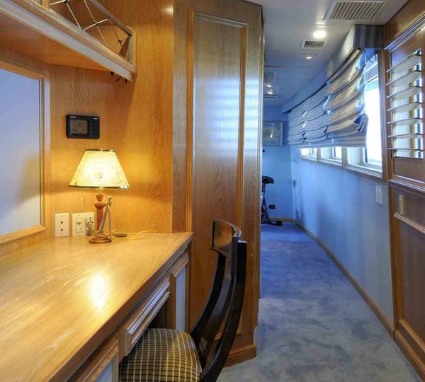 AI - Master Stateroom Office
