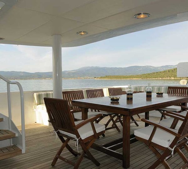 AI - Upper Deck Breakfast Table