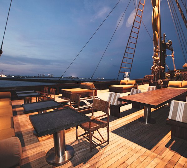 ALILA PURNAMA - Foredeck Dining