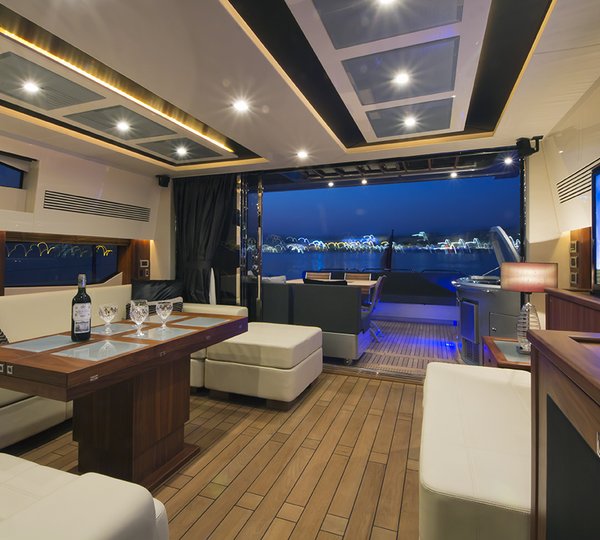 AQUA BLUE Ireland -  Salon looking Aft