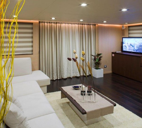 ARIA Yacht - Saloon