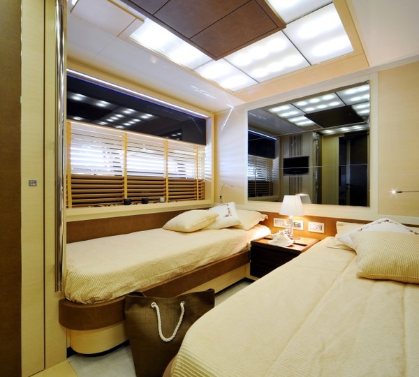 ASTRO - twin cabin