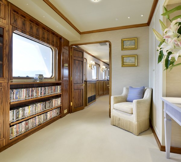 ATLANTIC GOOSE -  To the Dining