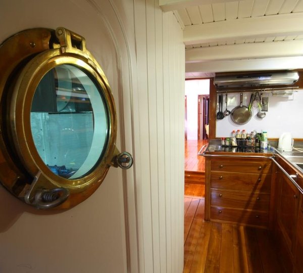 AVENTURE - View to galley