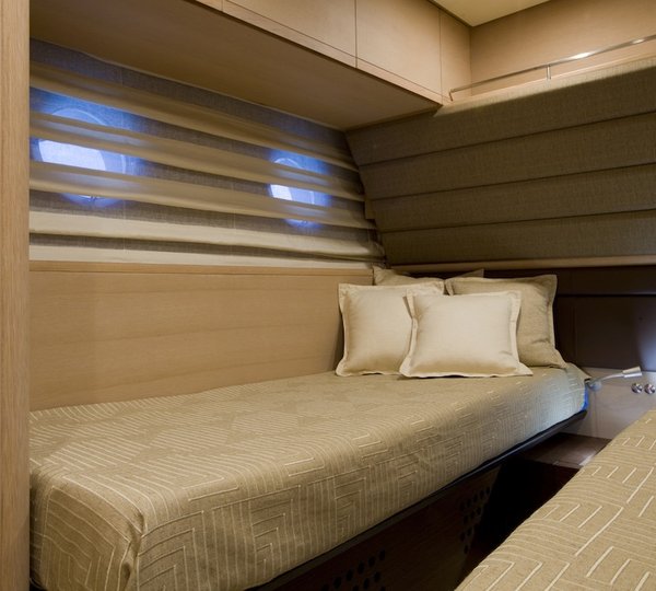 Aicon 82 Open Yacht - Twin Cabin