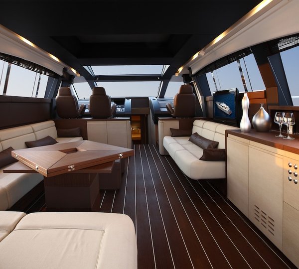 Aicon 82 Open Yacht Salon