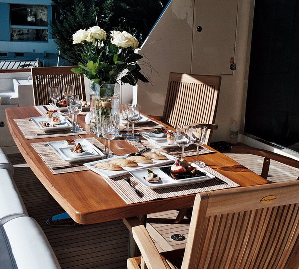 Aicon Yacht KRYS KAR - Aft Deck Alfresco Dining