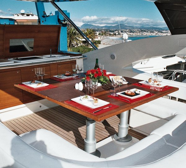 Aicon Yacht KRYS KAR - Sundeck Dining
