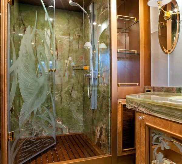 Amer 100 Yacht - Master bathroom