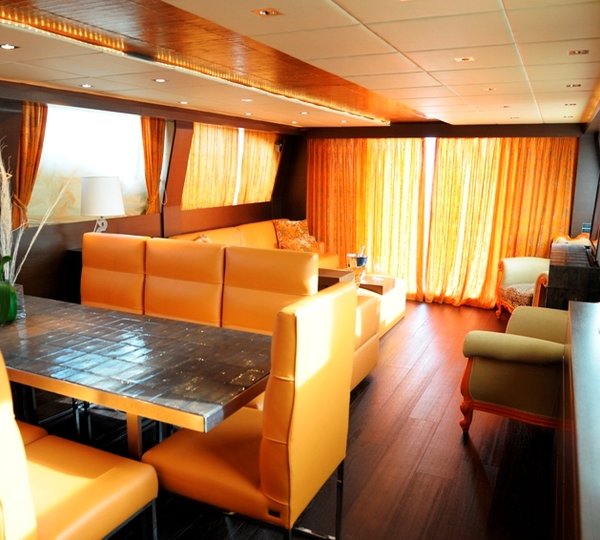 Andea -  Saloon Dinning