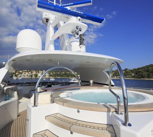 Apostrophe Yacht - Exterior