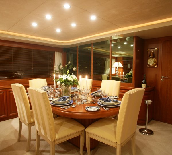 Avella - Dining Saloon