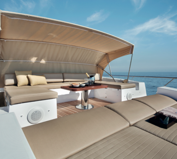 Azimut 77S Yacht - Sunbathing area