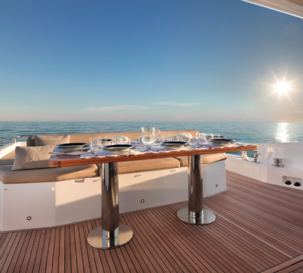 Azimut 77S Yacht - cockpit