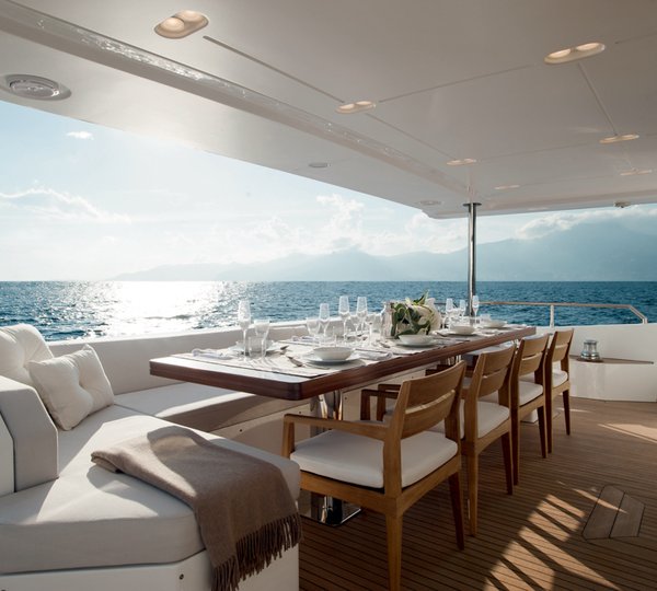 Azimut Grande 95RPH yacht - Cockpit