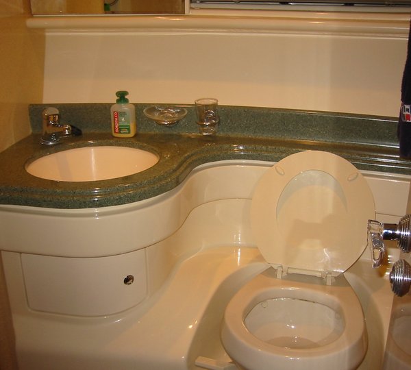 Azimut Yacht KIRAL -  Guest Ensuite