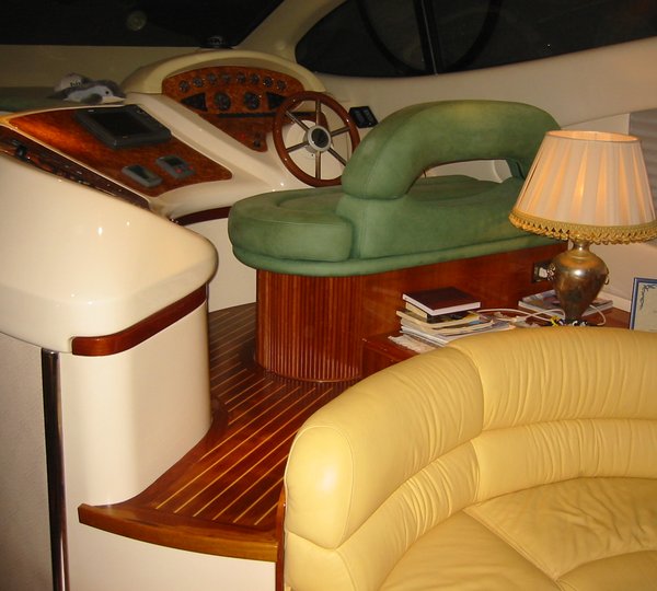 Azimut Yacht KIRAL -  Helm