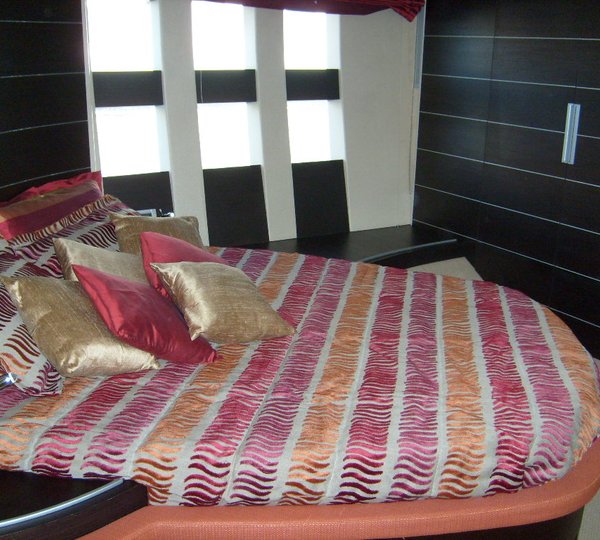 Azimut Yacht SQP -  Master Cabin