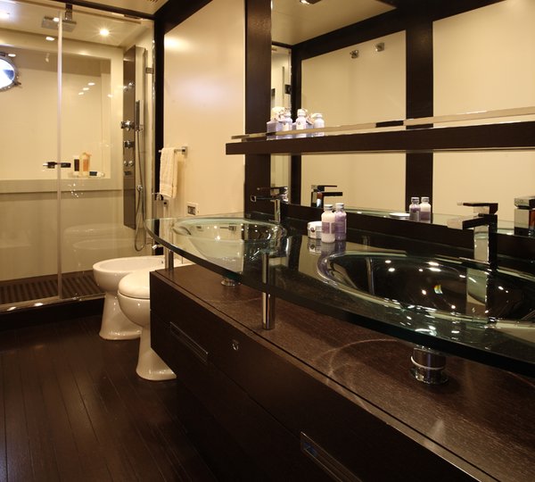 Azimut motor yacht MOSAFA -  Master Bathroom