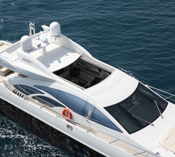 Azimut motor yacht MOSAFA -  View of Sunroof from above