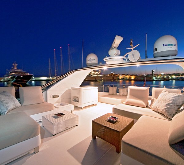BACHATA -  Flybridge Lounge