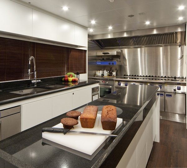 BARAKA - a well equipped galley