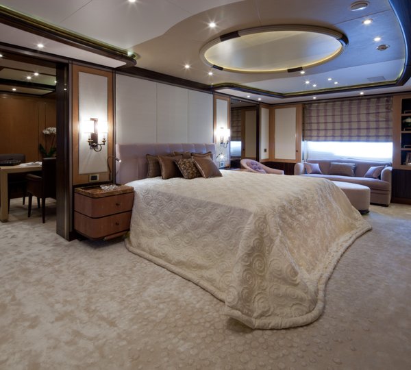 BELLA ANNA SUEPRYACHT BY ISAYACHTS