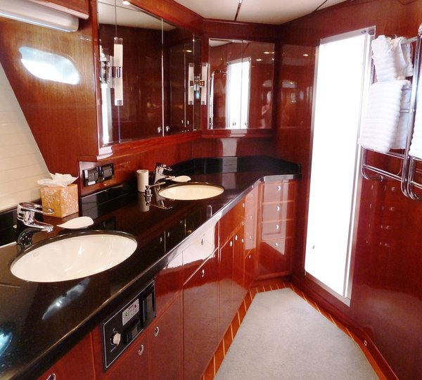 BEYOND CAPRICORN Bathroom