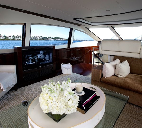 BG - Salon and entertainment