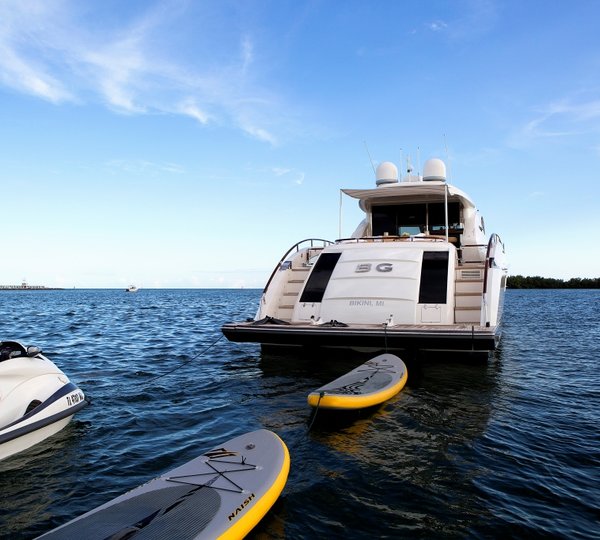 BG - Swim platform and water toys