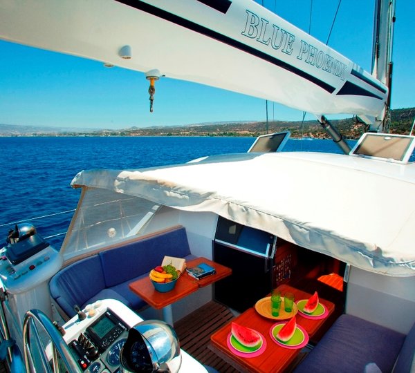 BLUE PHOENIX - Alfresco dining another view