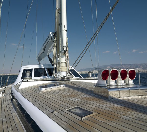 BLUE PHOENIX - Spacious foredeck