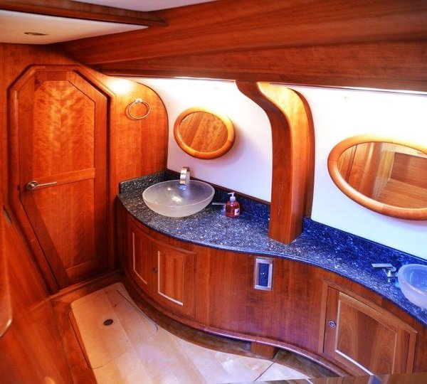 BOLDER WON - Master ensuite 1