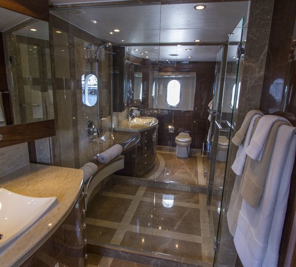 BOPS Yacht - Bathroom