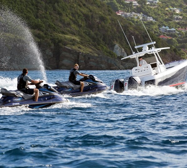 BROADWATER - Tender and toys