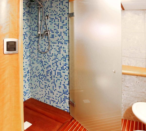 BUENA CHICA 1 - Bathroom