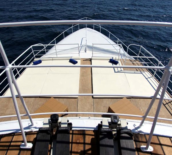 BUENA CHICA 1 - Bow 2