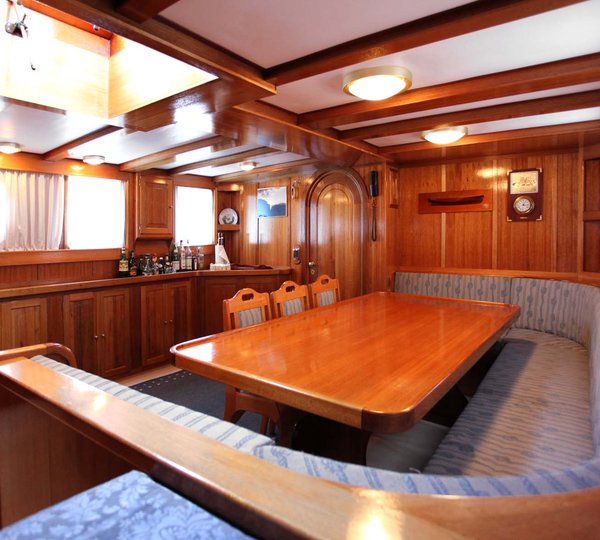 BUENA CHICA 1 - Dining